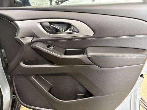 Used 2023 Chevrolet Traverse LT AWD/4WD image 37