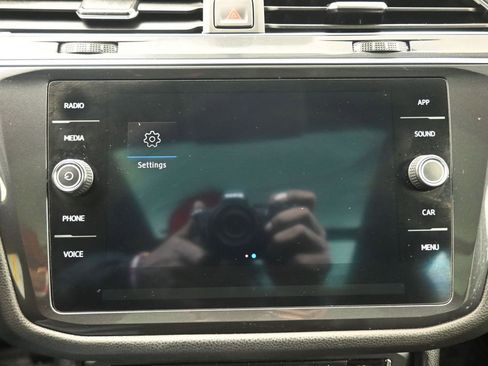 Used 2019 Volkswagen Tiguan SE image 18