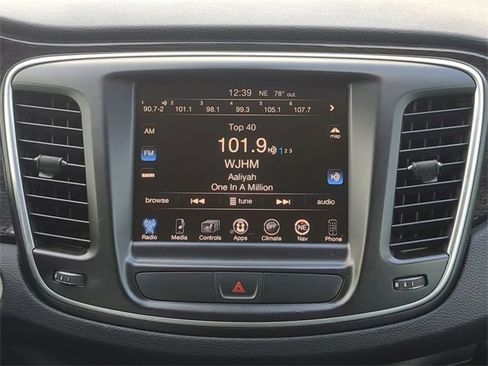 Used 2016 Chrysler 200 C image 18