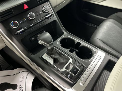 Used 2024 Kia Carnival LX image 17