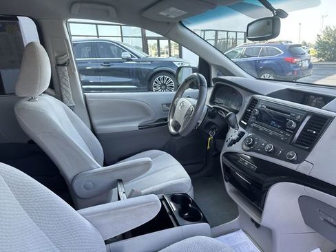 Used 2012 Toyota Sienna LE FWD image 18