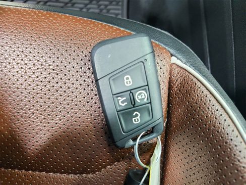 Used 2024 Volkswagen Tiguan SEL R-Line image 34