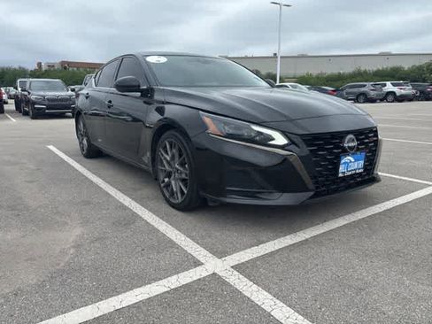 Used 2023 Nissan Altima 2.0 SR FWD image 7