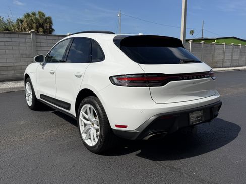 Certified 2025 Porsche Macan AWD/4WD image 3