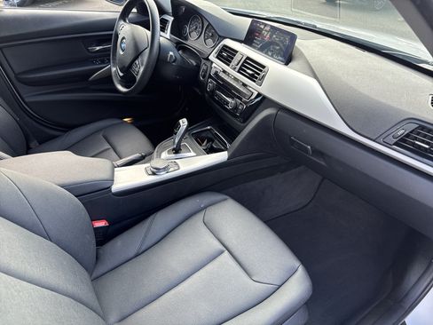Used 2018 BMW 320i xDrive Sedan AWD/4WD image 12