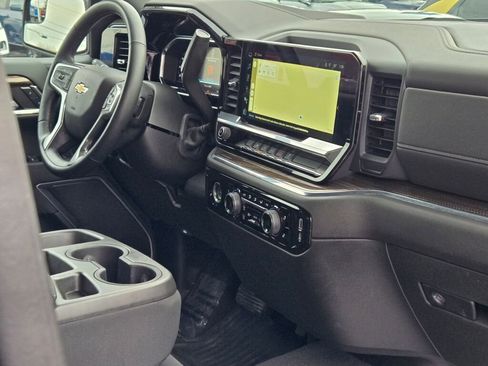 Used 2023 Chevrolet Silverado 1500 LT image 7