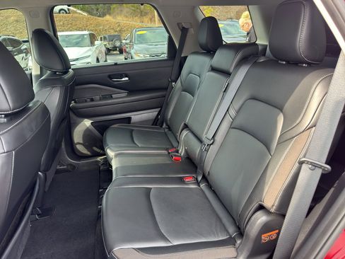 Used 2023 Nissan Pathfinder SL image 11