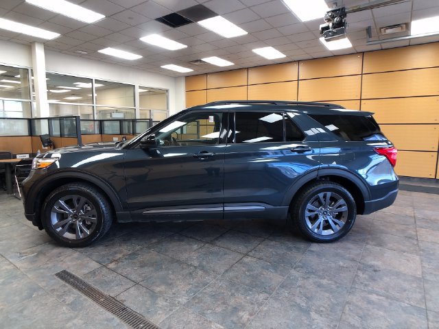 Certified 2024 Ford Explorer XLT w/ Equipment Group 202A AWD/4WD image 4