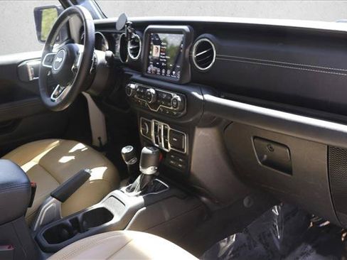 Used 2018 Jeep Wrangler Unlimited Sahara AWD/4WD image 28