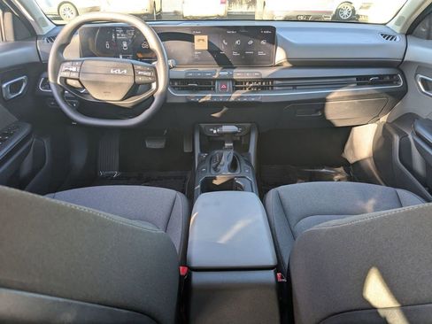 Used 2025 Kia K4 LXS image 27