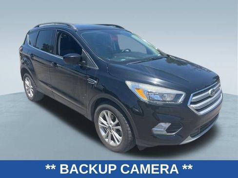 Used 2018 Ford Escape SE w/ SE Sync 3 Package FWD image 3