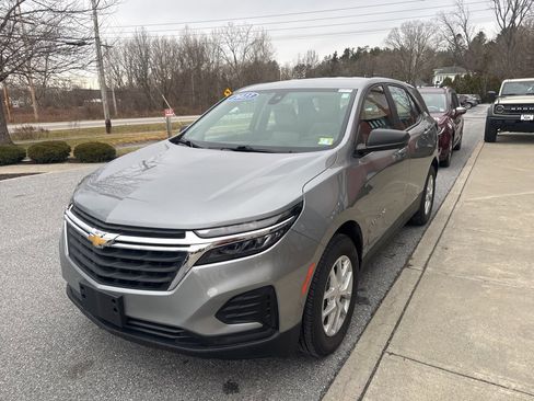 Used 2023 Chevrolet Equinox LS image 3