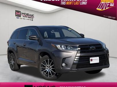Used 2017 Toyota Highlander SE
