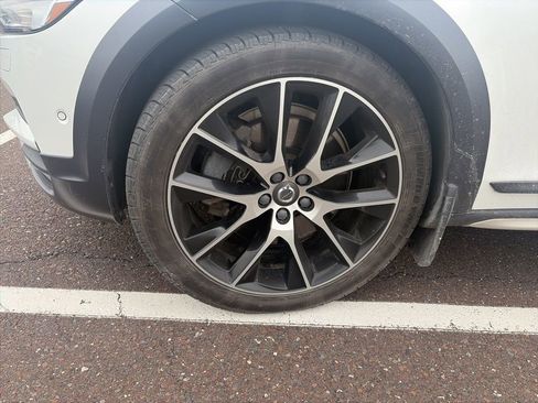 Used 2017 Volvo V90 T6 Cross Country image 6