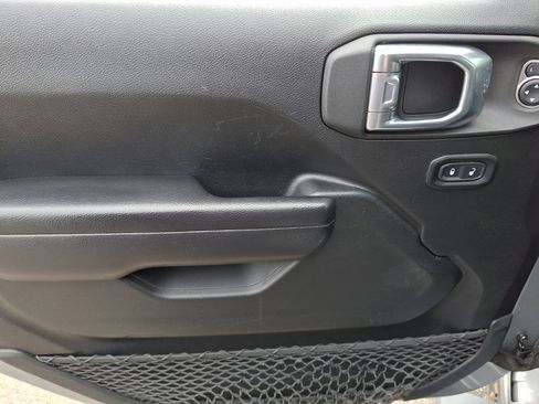 Used 2021 Jeep Wrangler Unlimited Sport image 23