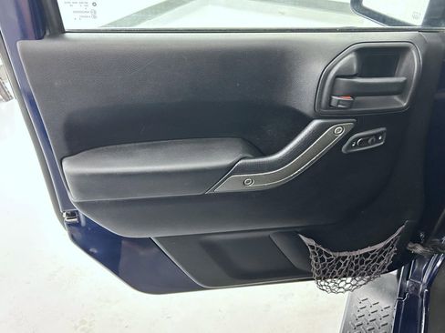Used 2013 Jeep Wrangler Unlimited Sport image 9
