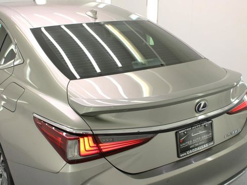 Used 2019 Lexus ES 300h w/ Premium Package FWD image 21