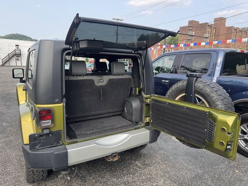 Used 2010 Jeep Wrangler Sahara AWD/4WD image 9