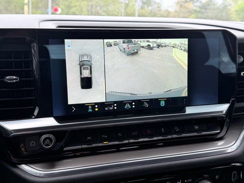 Used 2022 Chevrolet Silverado 1500 High Country w/ Technology Package image 18