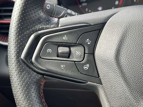Used 2024 Chevrolet Trax RS w/ Sunroof Package FWD image 23