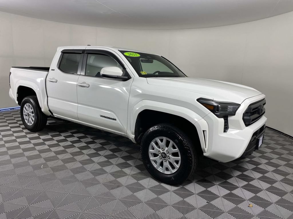 Used 2025 Toyota Tacoma SR5 AWD/4WD image 1
