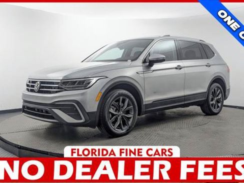 Used 2023 Volkswagen Tiguan SE FWD image 1