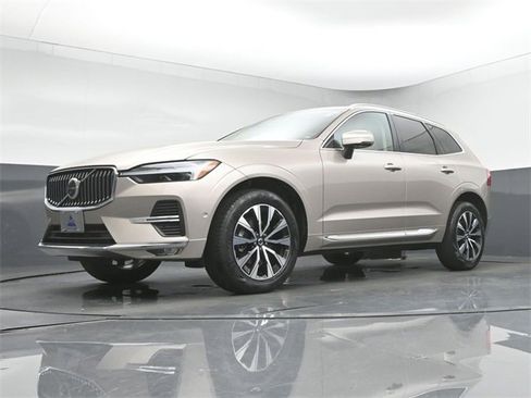 Used 2023 Volvo XC60 B5 Plus image 36