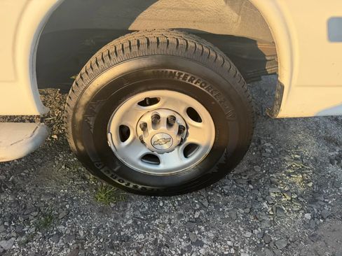 Used 2021 Chevrolet Express 2500 w/ Driver Convenience Package RWD image 9