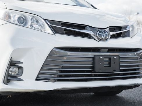 Used 2020 Toyota Sienna XLE image 14