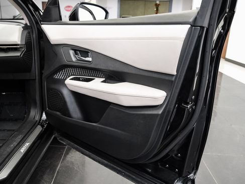 Used 2023 Nissan Ariya FWD image 42