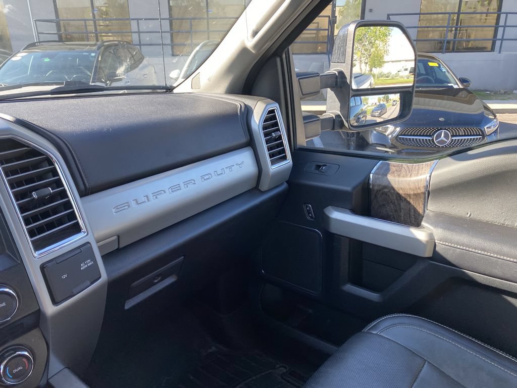 Used 2017 Ford F350 Lariat w/ Lariat Value Package AWD/4WD image 4