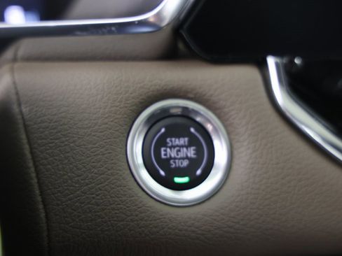 Used 2025 GMC Canyon Denali image 24