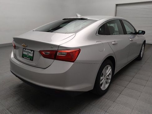 Used 2018 Chevrolet Malibu LT w/ Leather Package FWD image 9