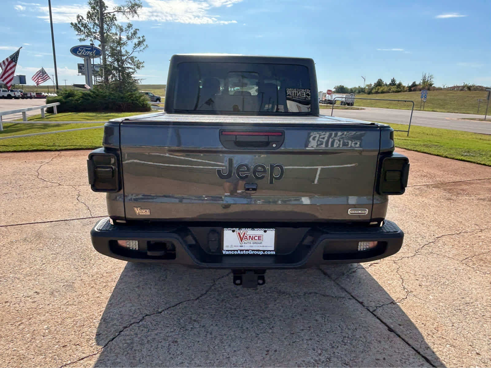 Used 2023 Jeep Gladiator Overland AWD/4WD image 6
