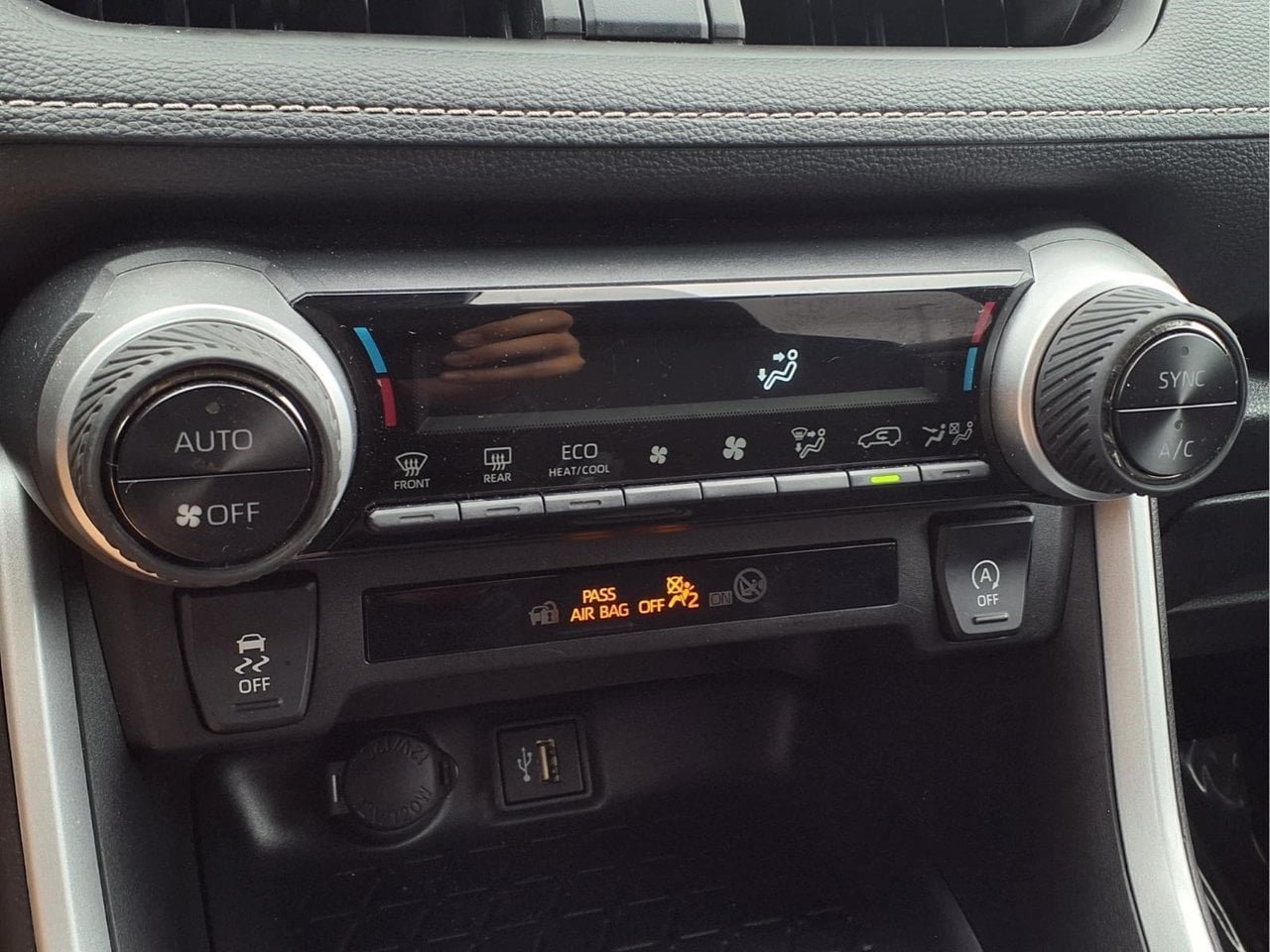 Used 2025 Toyota RAV4 XLE AWD/4WD image 16