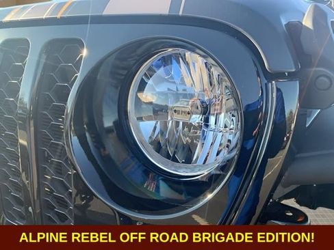 Used 2023 Jeep Gladiator Sport AWD/4WD image 19
