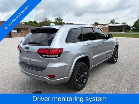 Used 2018 Jeep Grand Cherokee Altitude AWD/4WD image 6