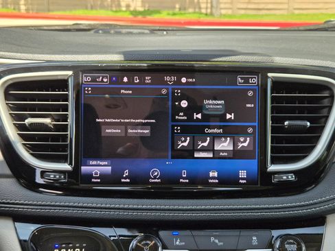 Used 2023 Chrysler Pacifica Touring-L FWD image 16