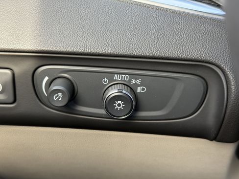 Used 2020 Buick Enclave Essence w/ Sound and Sites Package image 28