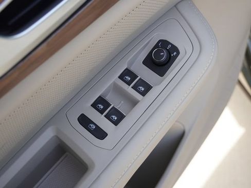 Used 2026 Volkswagen Atlas SE FWD image 21