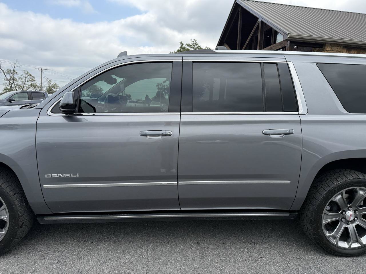 Used 2020 GMC Yukon XL Denali w/ Open Road Package AWD/4WD image 45