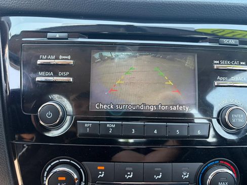 Used 2016 Nissan Rogue S FWD image 16