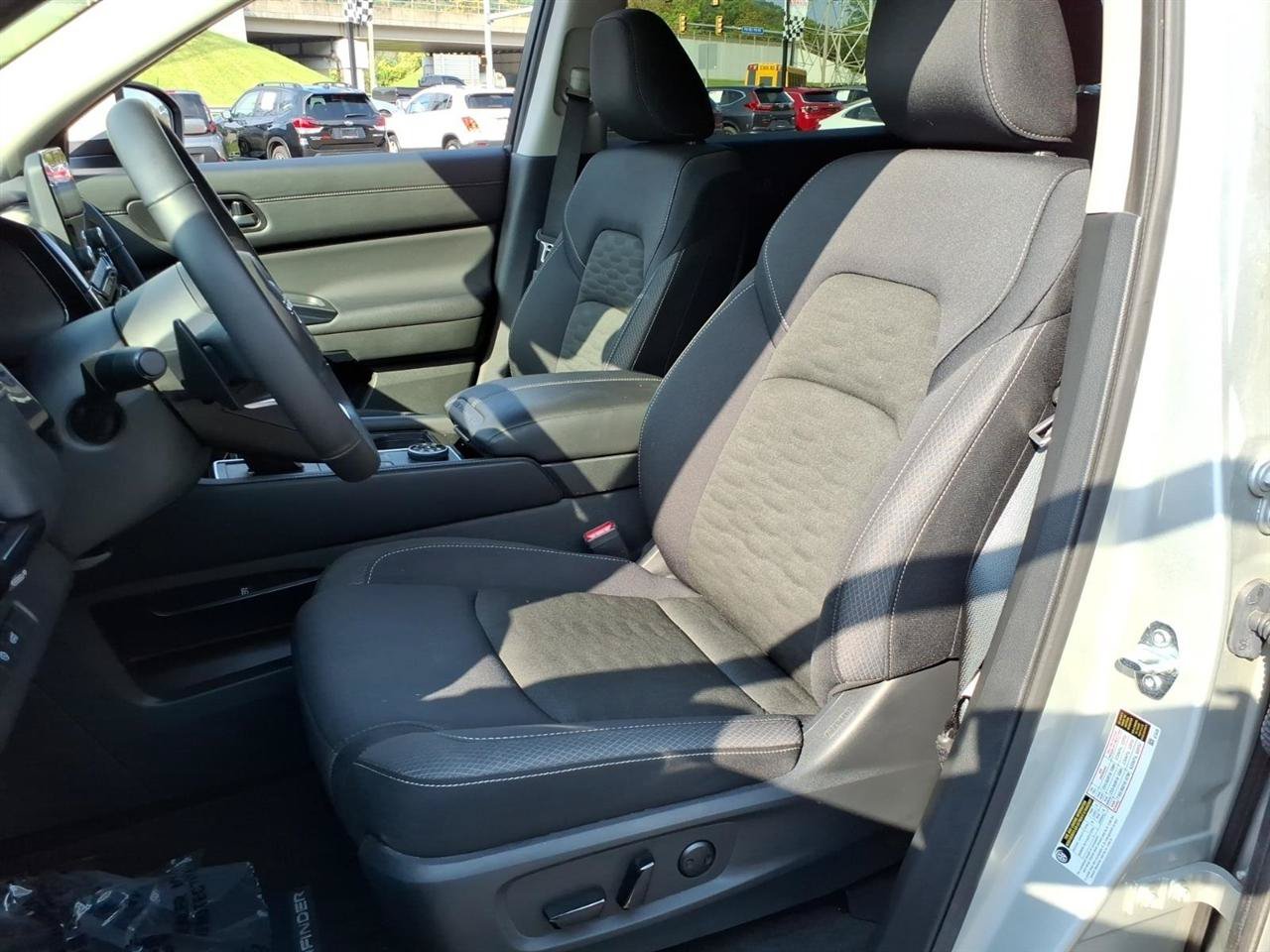 Used 2025 Nissan Pathfinder SV AWD/4WD image 7
