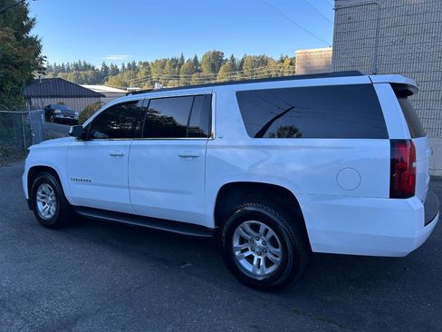 Used 2020 Chevrolet Suburban LT image 7