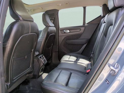 Used 2023 Volvo XC40 B5 Plus w/ Protection Package Premier AWD/4WD image 10