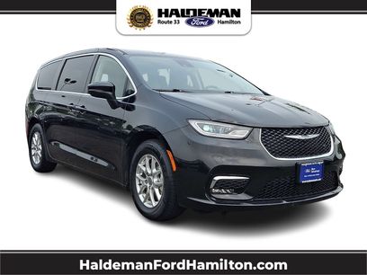 Used 2023 Chrysler Pacifica Touring-L