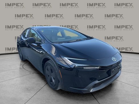 Used 2025 Toyota Prius LE image 7
