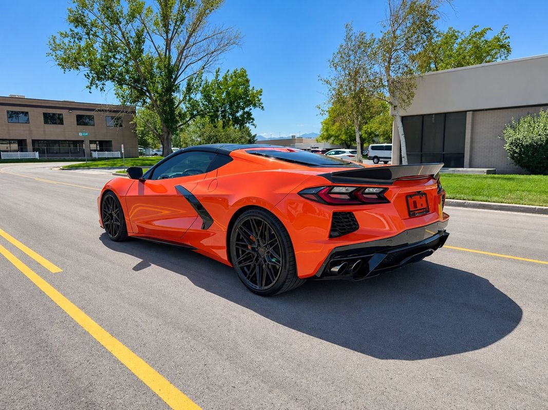 Used 2021 Chevrolet Corvette Stingray Premium Cpe w/ Z51 Performance Package RWD image 3