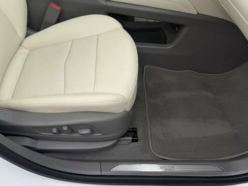 Certified 2024 Cadillac XT5 Premium Luxury AWD/4WD image 18
