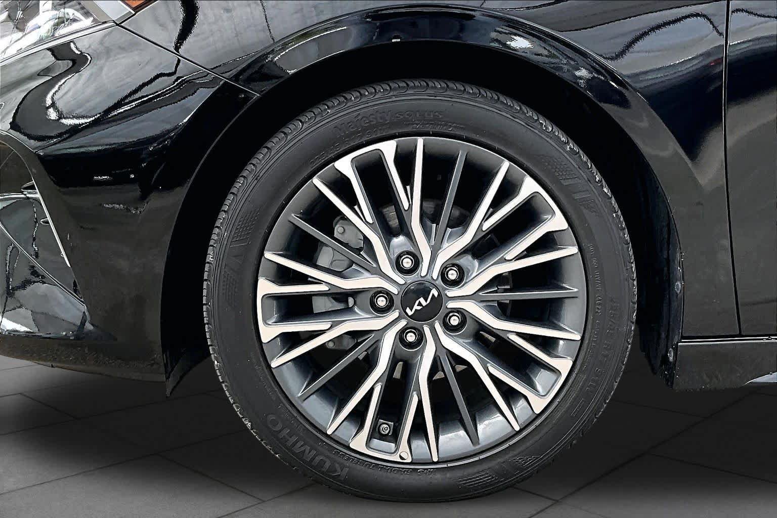 Used 2023 Kia Forte GT-Line w/ GT-Line Technology Package FWD image 11